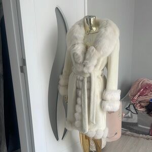 Elegant White Fur-Trimmed Women's Coat